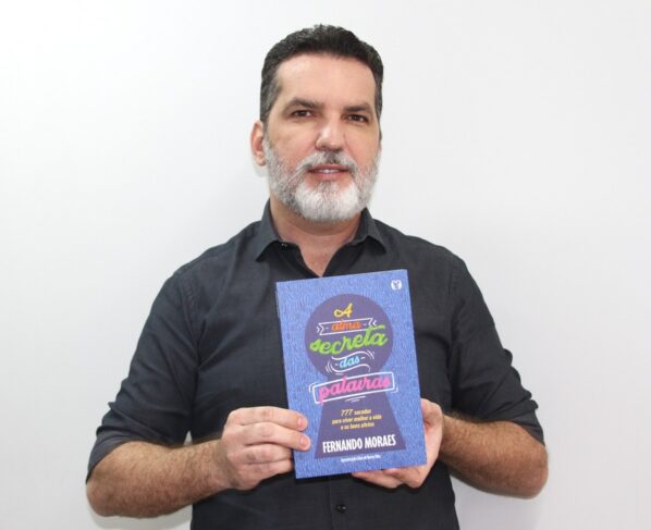 Fernando Moraes, filósofo e autor de 'A alma secreta das palavras – 777 sacadas para viver melhor a vida e os bons afetos' | © Divulgação