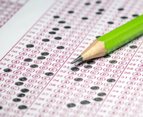 Concurso público abre seleção para cargos com salários de até R$ 8 mil