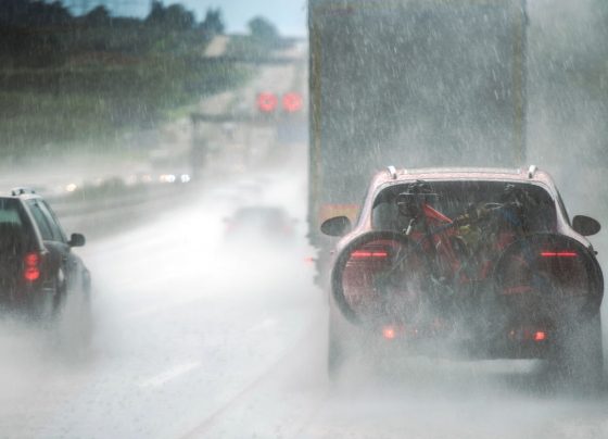 Vai dirigir na chuva? Saiba os principais riscos