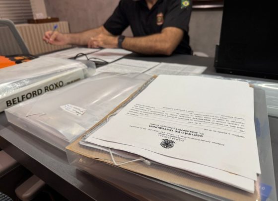 Operação prendeu quatro pessoas envolvidas em desvios na compra de livros | © PF