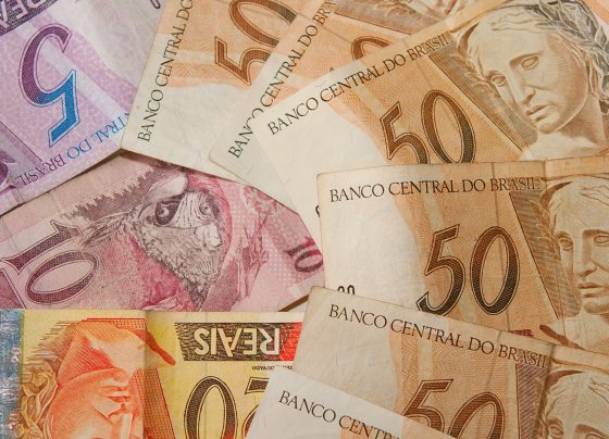 dinheiro , notas de real, salário-mínimo