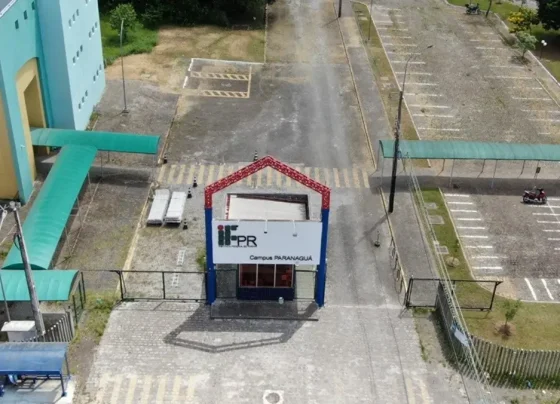 Os interessados em concorrer a uma das vagas devem comparecer ao auditório, portando toda a documentação exigida para a matrícula. / Foto: Divulgação / IFPR-Paranaguá