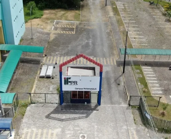 Os interessados em concorrer a uma das vagas devem comparecer ao auditório, portando toda a documentação exigida para a matrícula. / Foto: Divulgação / IFPR-Paranaguá