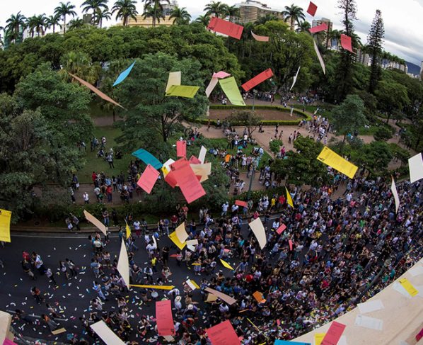 Público na Praça da Liberdade no Circuito Literário 2014 | © Léo Lara