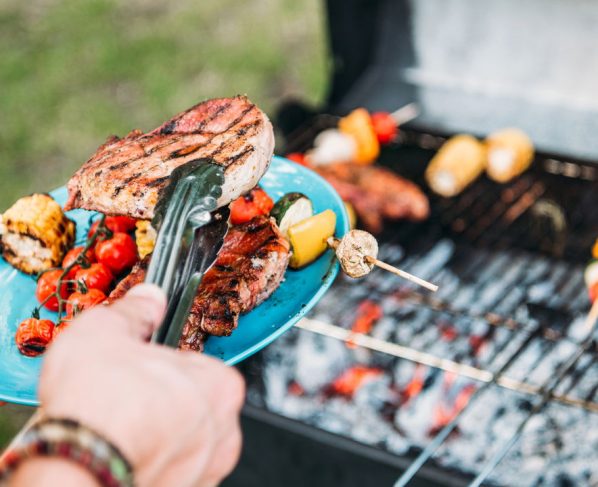 A técnica perfeita de churrasco na brasa para ter o sabor defumado perfeito