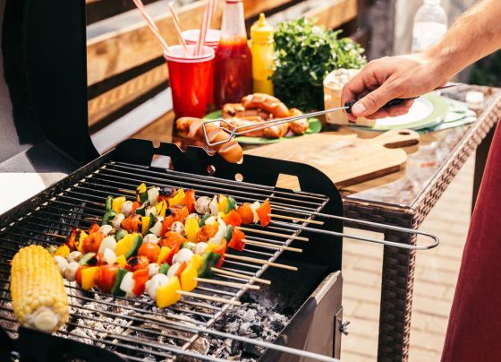 Como preparar espetinhos doces na churrasqueira