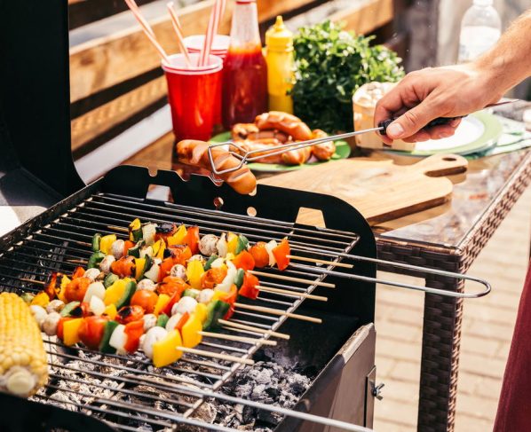 Como preparar espetinhos doces na churrasqueira