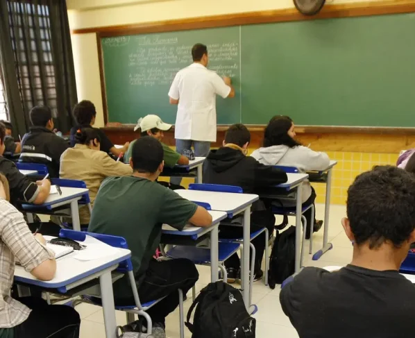 Ela se soma à nomeação de mais de 3,4 mil profissionais do último concurso público, além da previsão de nomeação de mais 1,1 mil professores em junho deste ano (Foto: Hedeson Alves/Arquivo SEED)