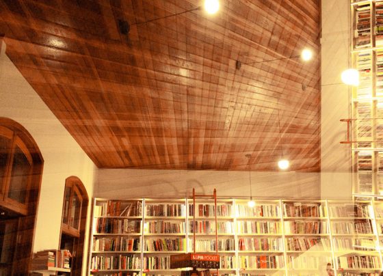 Livraria Telaranha, em Curitiba (PR), é uma das 10 que passam a compor a Lista de Mais Vendidos | © Annie Libert / Telaranha