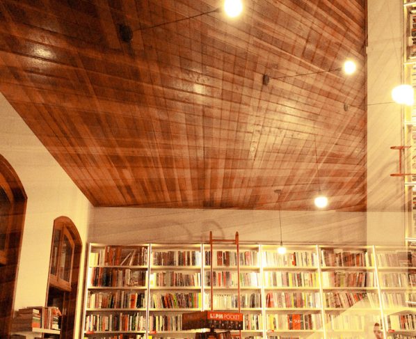 Livraria Telaranha, em Curitiba (PR), é uma das 10 que passam a compor a Lista de Mais Vendidos | © Annie Libert / Telaranha