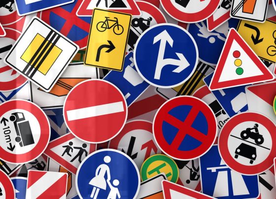 Como interpretar corretamente as placas de advertência nas estradas