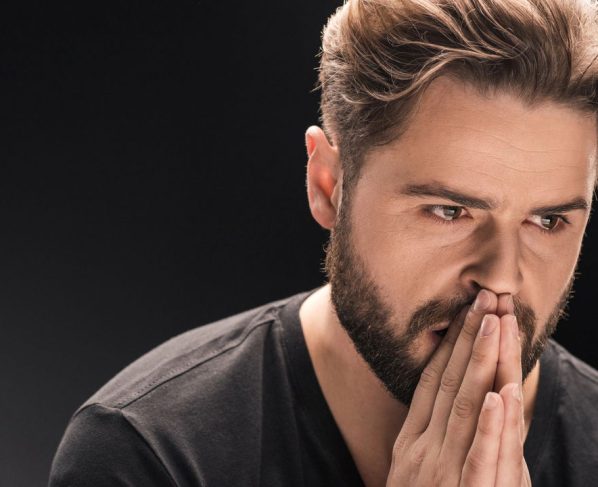 Como o cérebro reage ao ver alguém chorando — mesmo que você não saiba o motivo