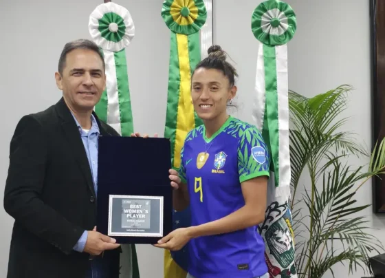 O prefeito Adriano Ramos destacou a importância da representatividade de Emilly para o município e para o Brasil (Foto: Prefeitura de Paranaguá/SECOM)