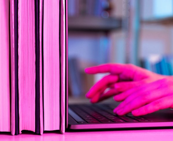 Debates sobre uso de IA na produção literária ganham destaque na imprensa | © Freepik