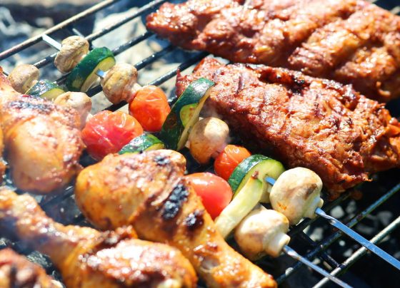 Como calcular a quantidade ideal de carne por pessoa no churrasco