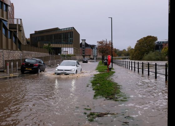 Como preparar o carro para enfrentar alagamentos e evitar prejuízo