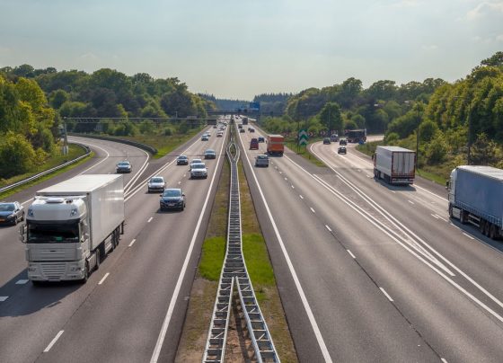 Entenda as diferenças entre dirigir em rodovia, via urbana e estrada rural