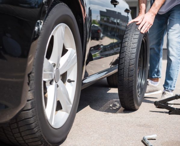 O erro que muitos motoristas cometem com pneus pode custar caro no bolso