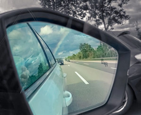 O que acontece se o retrovisor estiver assim durante uma blitz?