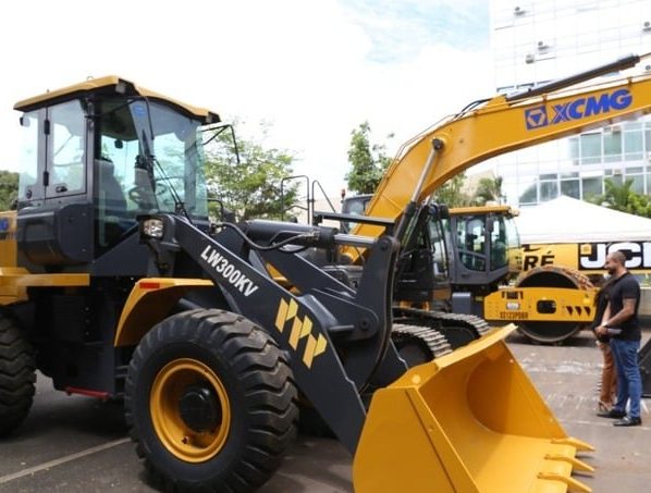 EXPOSIÇÃO DE MÁQUINAS AGRÍCOLAS (BRASÍLIA)