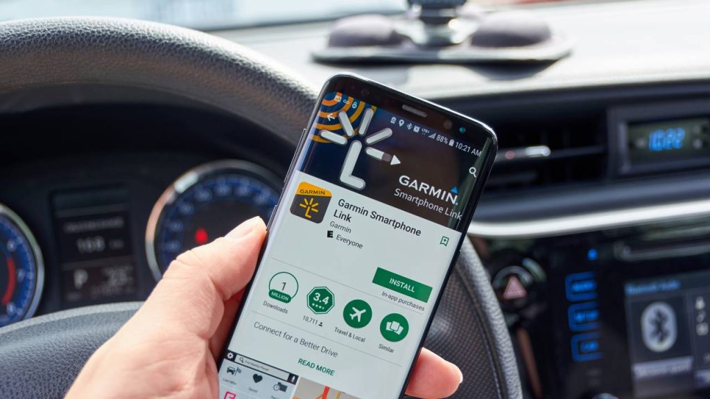 O que diz a lei sobre o uso de celular no trânsito mesmo estando no suporte?