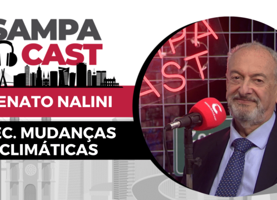 Banner do podcast “Sampa Cast” com silhueta de São Paulo e texto: “Renato Nalini – Sec. Mudanças Climáticas”. À direita, homem diante de microfone vermelho com logotipo Rede Câmara SP em estúdio iluminado.