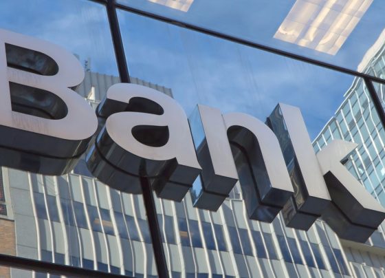 Um grande banco anuncia a suspensão de seus serviços. Clientes só podem sacar dinheiro até 9 de outubro