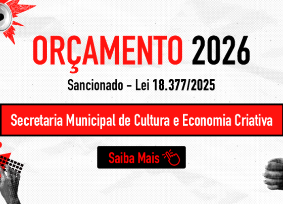 Banner com fundo cinza, letras vermelhas e pretas. Texto: “Orçamento 2026. Sancionado – Lei 18.377/2025. Secretaria Municipal de Cultura e Economia Criativa. Saiba Mais.” Layout com ícones em vermelho e preto, mão com megafone e polegar erguido. Estilo gráfico limpo e contrastante.
