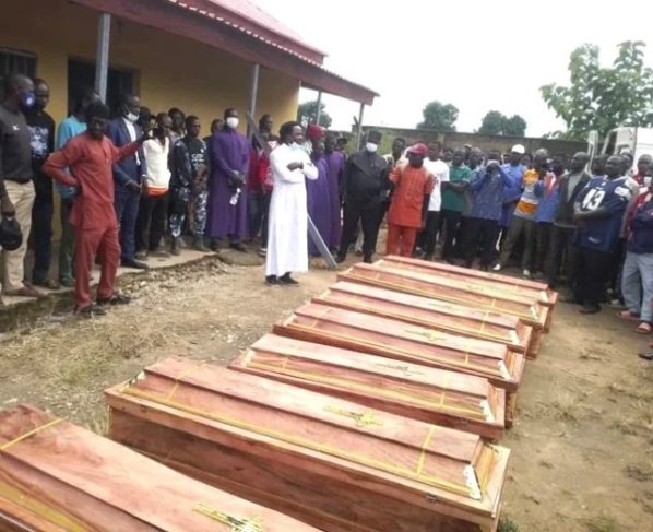 Funeral de cristãos mortos em 28 de agosto de 2025, no Condado de Kauru, estado de Kaduna, Nigéria. (Foto: Iliya Tata para o Christian Daily International-Morning Star News)