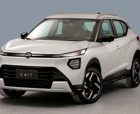 Nissan Kait branco parado estudio