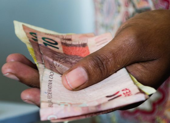 dinheiro salário mínimo