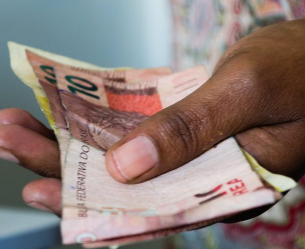 dinheiro salário mínimo