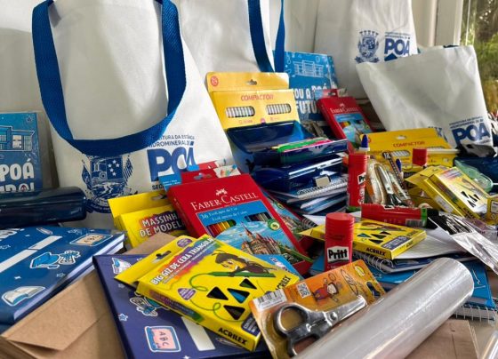 Os kits escolares entregues são completos e incluem itens de acordo com a necessidade de cada turma. Foto: Luan Ibraim