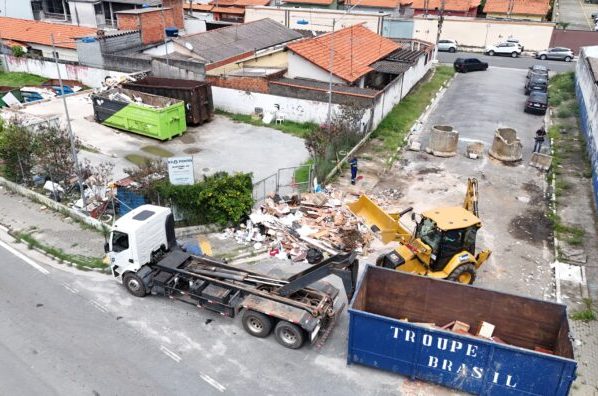 Serviços de capinação e roçagem são retomados em Suzano