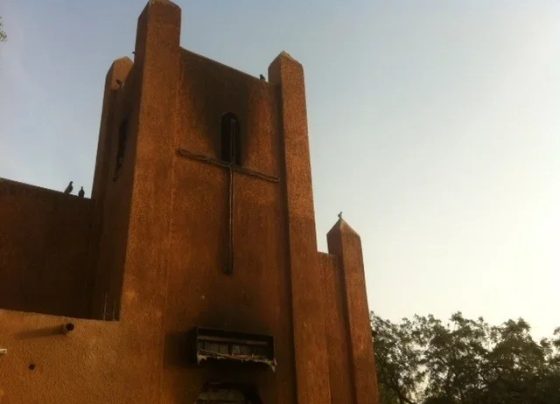 Igreja incendiada na Nigéria (Foto: Reprodução)