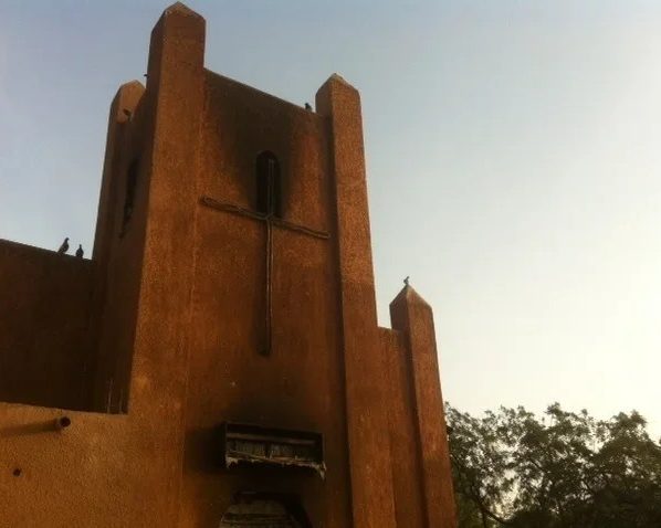 Igreja incendiada na Nigéria (Foto: Reprodução)