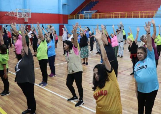 Aula especial de Pilates reúne mais de 120 participantes no Portelão