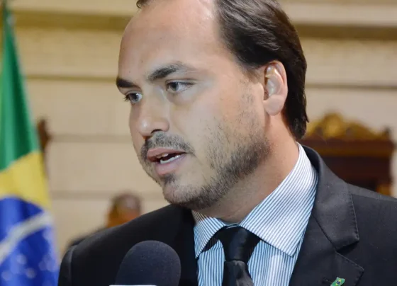 Carlos Bolsonaro manda Pix para Pablo Marçal depositar 'dinheiro pra tratamento psiquiátrico': 'Opa, fala amigo'