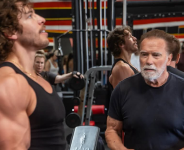 Arnold Schwarzenegger treina Joseph Baena