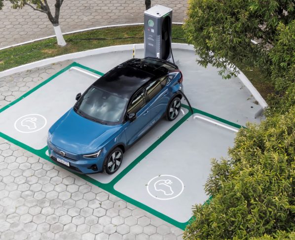 303320 Volvo Car Brasil inaugura novo eletroposto de carga r pida em Avar SP
