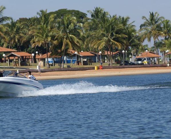 A praia do Rio Tietê que virou atração turística e encanta pela beleza