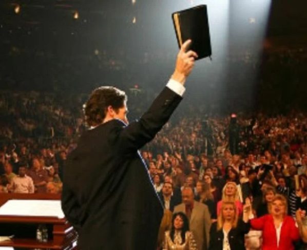 Pastor pregando (foto: reprodução)