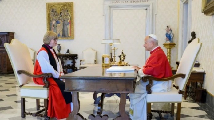 A arcebispa Sarah Mullally e o Papa Leão XIV. (Foto: Reprodução/redes sociais)