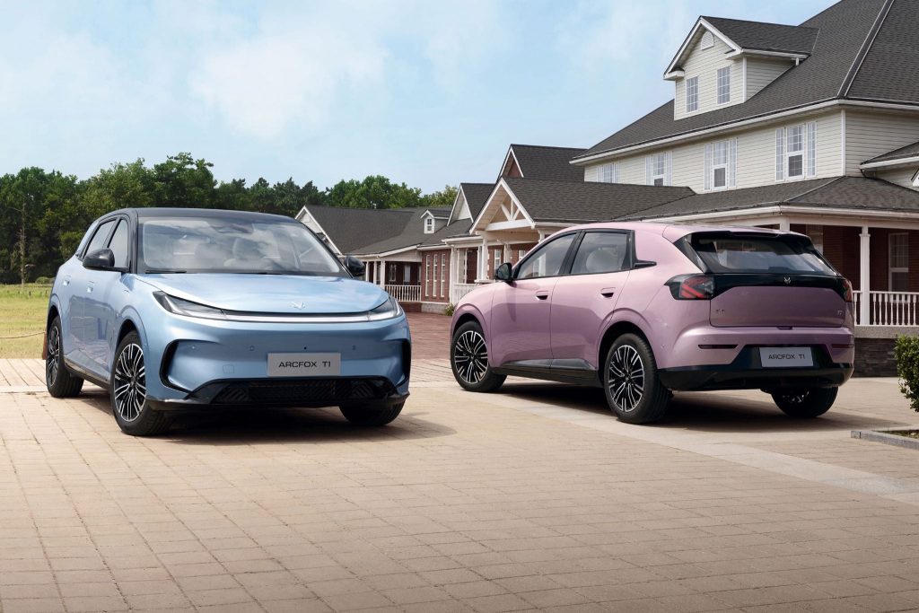 BAIC arcfox t1 Azul e roxo