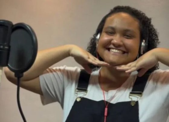 A cantora gospel Carolina Beatriz, de 21 anos, morre após brinquedo ceder e causar queda em parque de diversões em Minas Gerais (Foto: Reprodução)