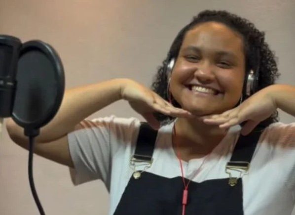 A cantora gospel Carolina Beatriz, de 21 anos, morre após brinquedo ceder e causar queda em parque de diversões em Minas Gerais (Foto: Reprodução)
