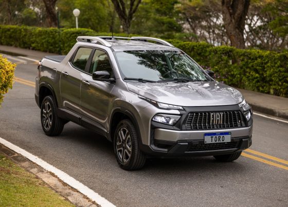 fiat toro freedom 2026 cinza frente parada 2