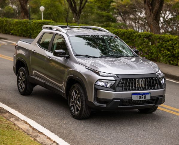 fiat toro freedom 2026 cinza frente parada 2