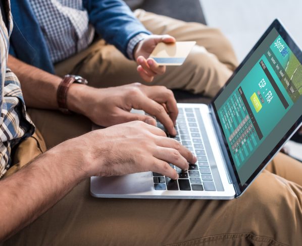 A rede pública ampliou o acolhimento e criou novas formas de atendimento, como teleconsulta e ferramentas de autoexclusão