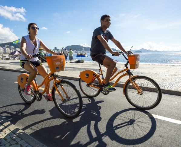 bicicletas compartilhadas foto lazyllama shutterstock